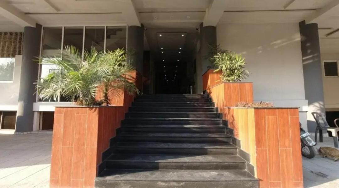 Furnished One-Bedroom Apartment For Rent Lahore Exterior photo